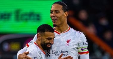 تفاؤل في ليفربول بشأن تجديد عقد محمد صلاح وفان دايك